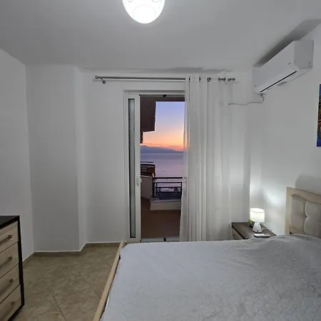 Blue Aurea Apartment *